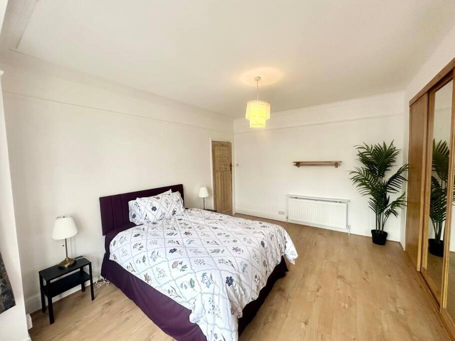 4 Bed House In Daneby Road,Se6 Villa Catford Kültér fotó