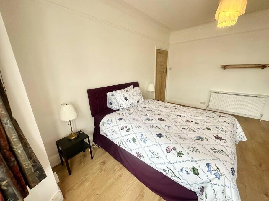 4 Bed House In Daneby Road,Se6 Villa Catford Kültér fotó