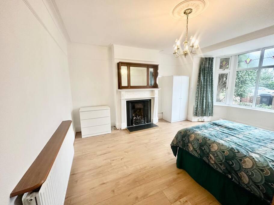 4 Bed House In Daneby Road,Se6 Villa Catford Kültér fotó