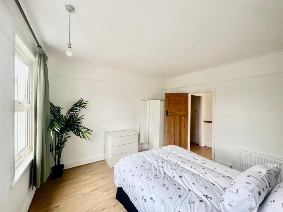 4 Bed House In Daneby Road,Se6 Villa Catford Kültér fotó
