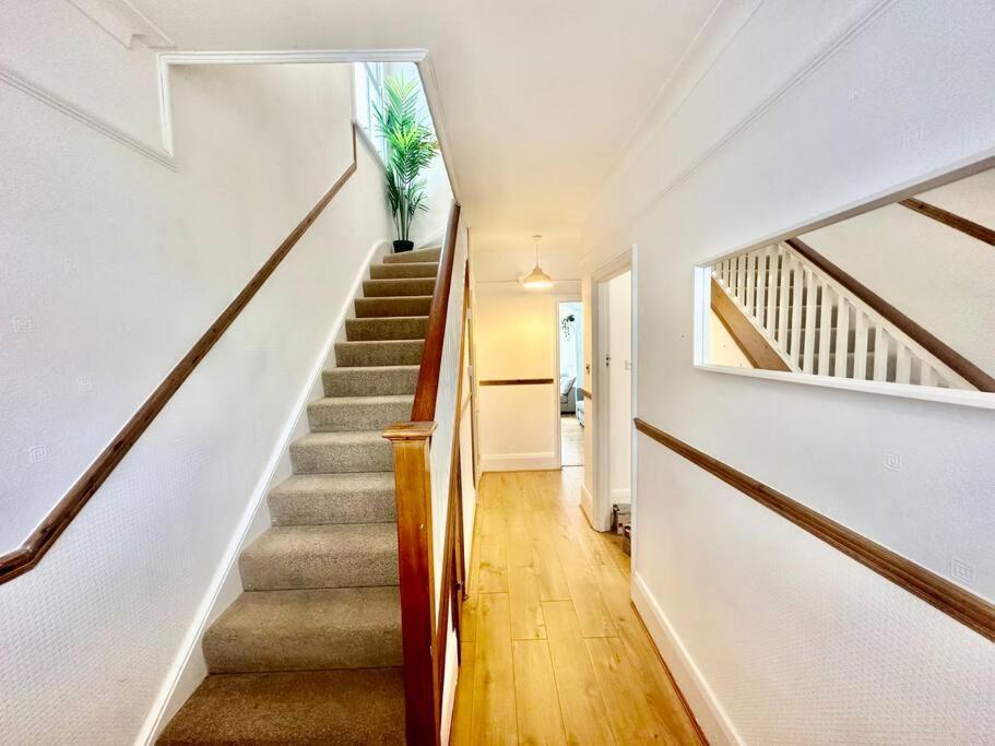 4 Bed House In Daneby Road,Se6 Villa Catford Kültér fotó