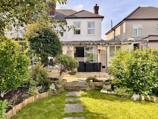 4 Bed House In Daneby Road,Se6 Villa Catford Kültér fotó